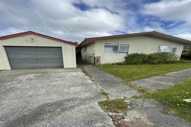 Photo of property in 17 Tarras Grove, Kelson, Lower Hutt, 5010