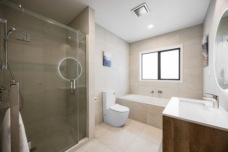 Photo of property in 15 Vogwill Road, Kumeu, 0810