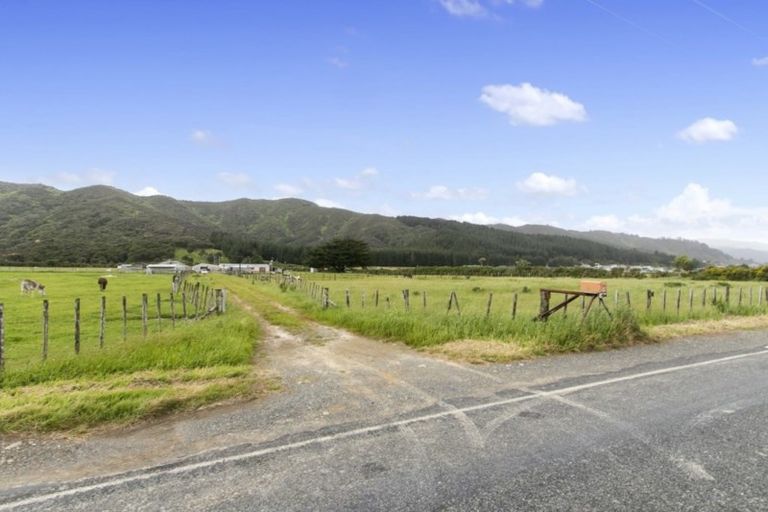 Photo of property in 104 Upper Fitzherbert Road, Wainuiomata, 5373