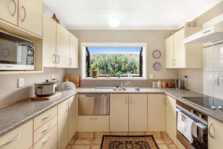 Photo of property in 5 Chertsey Court, Roslyn, Palmerston North, 4414