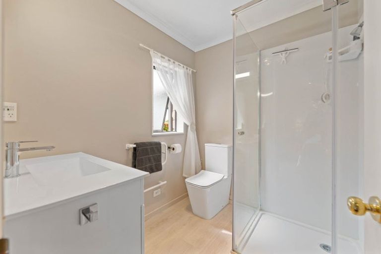 Photo of property in 43 Kinder Street, Acacia Bay, Taupo, 3330