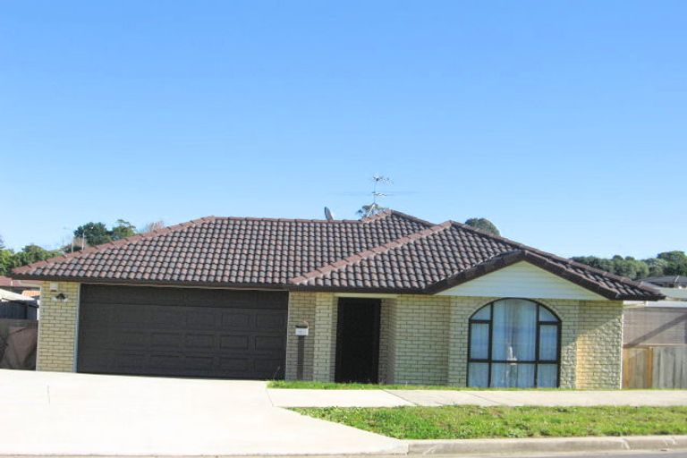 Photo of property in 19 Loughinisland Place, Weymouth, Auckland, 2103