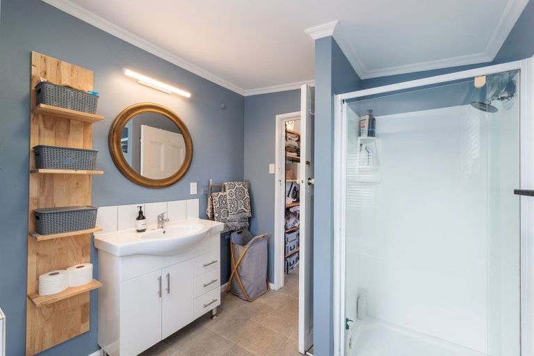 Photo of property in 21a Korau Grove, Stokes Valley, Lower Hutt, 5019