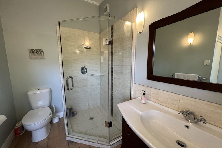 Photo of property in 11 Ocean View Road, Milford, Auckland, 0620