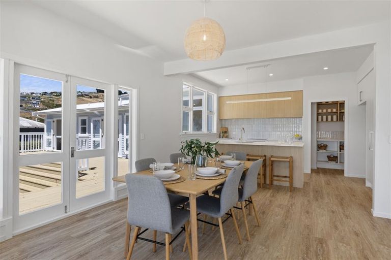 Photo of property in 61 Moncks Spur Road, Redcliffs, Christchurch, 8081