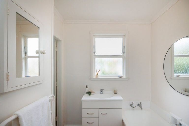 Photo of property in 7 Ruha Street, West End, Palmerston North, 4412