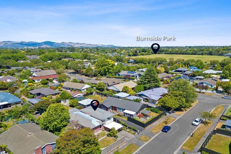 Photo of property in 6 Ilfracombe Place, Burnside, Christchurch, 8053
