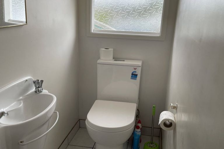 Photo of property in 11 Thornlow Street, Glendene, Auckland, 0602