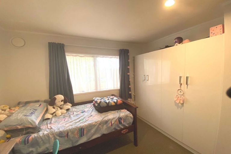 Photo of property in 2/24 Newington Road, Henderson, Auckland, 0612