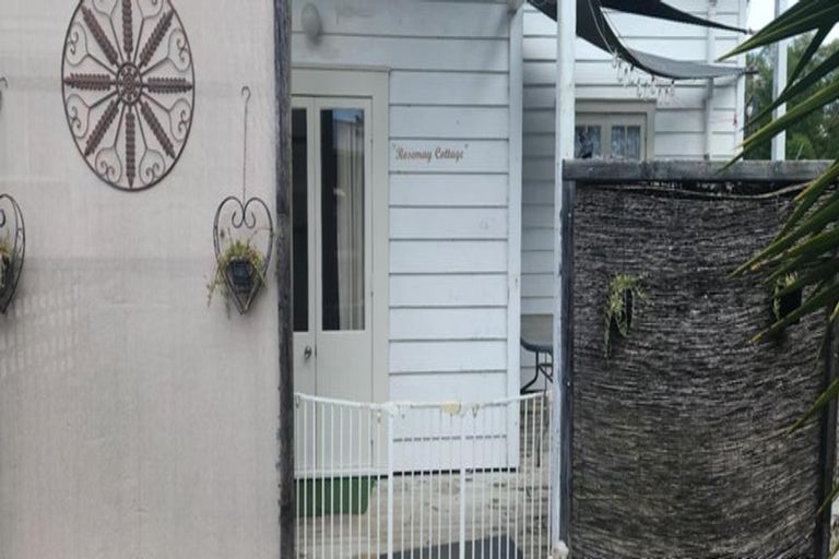 Photo of property in 24 Tourist Road, Clevedon, Papakura, 2582