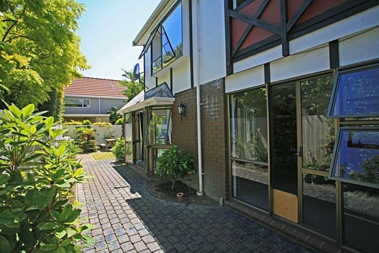 Photo of property in 2/278 Memorial Avenue, Burnside, Christchurch, 8053