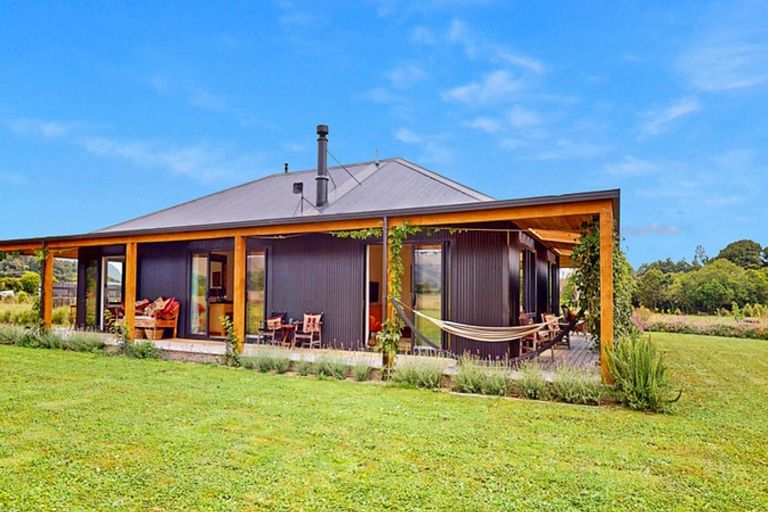 Photo of property in 50 Catley Road, Te Horo, Otaki, 5582