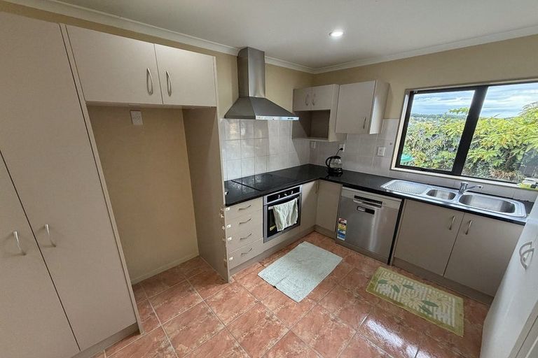 Photo of property in 7a Boeing Place, Goodwood Heights, Auckland, 2105