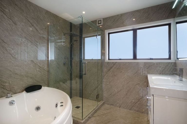 Photo of property in 16 Tatyana Place, Massey, Auckland, 0614