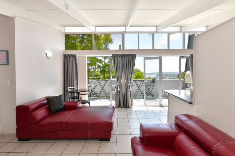 Photo of property in 21 Elliston Crescent, Stanmore Bay, Whangaparaoa, 0932