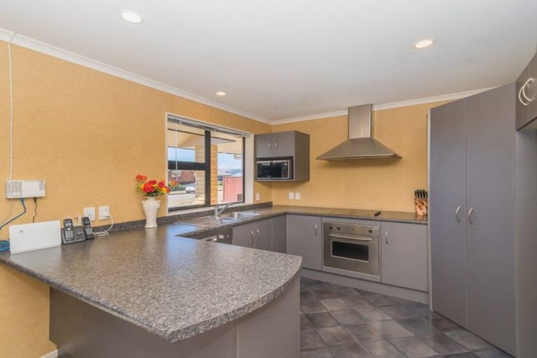 Photo of property in 10 Geneva Terrace, Kelvin Grove, Palmerston North, 4414