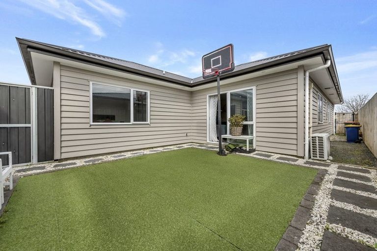 Photo of property in 25 Kapowai Boulevard, Takanini, 2112