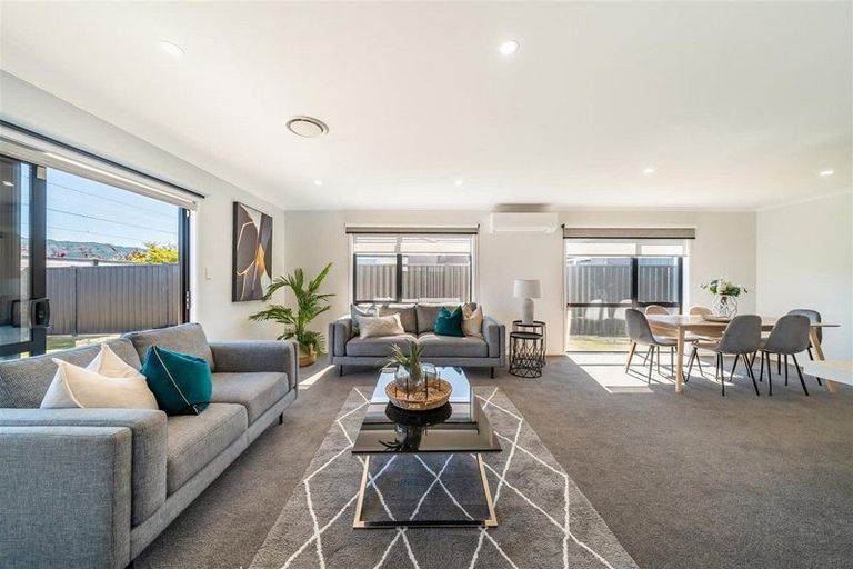 Photo of property in 34 Te Kaeaea Crescent, Wallaceville, Upper Hutt, 5018