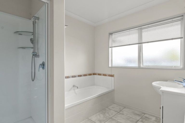 Photo of property in 1 Inverness Drive, Pyes Pa, Tauranga, 3112