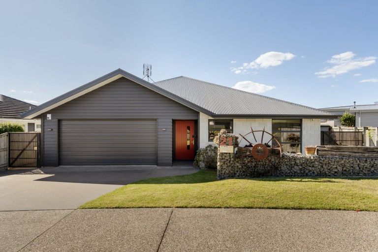 Photo of property in 21 Benmore Crescent, Pyes Pa, Tauranga, 3112