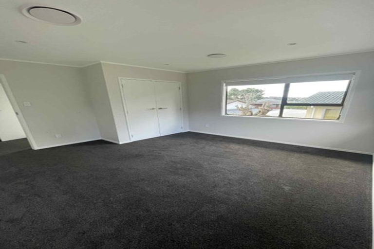 Photo of property in 5 Forsythe Place, Massey, Auckland, 0614