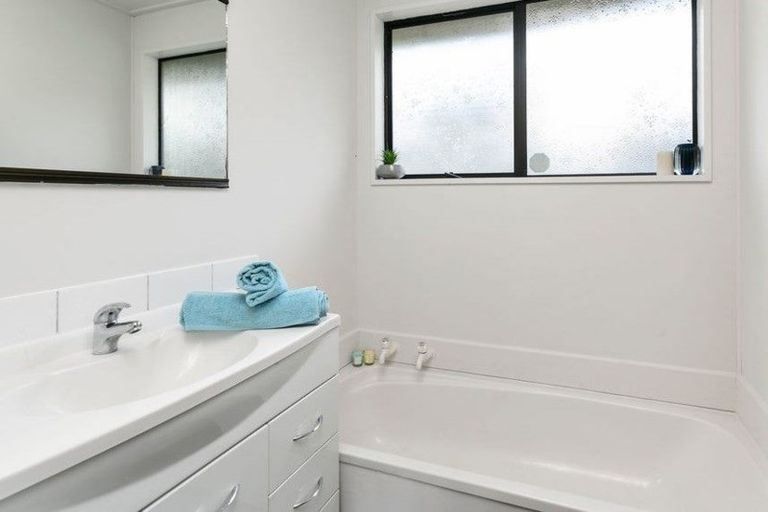 Photo of property in 52 Langstone Street, Welcome Bay, Tauranga, 3112