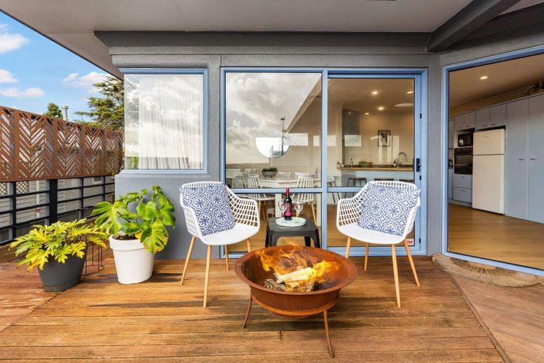 Photo of property in 2/87 Island Bay Road, Beach Haven, Auckland, 0626