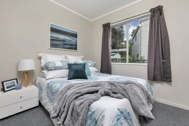 Photo of property in 2/125 Beach Haven Road, Beach Haven, Auckland, 0626