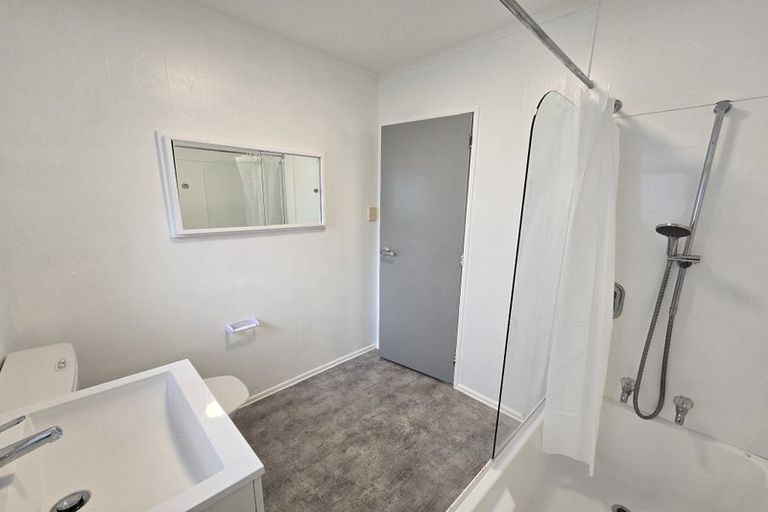 Photo of property in 51b Mana View Road, Paremata, Porirua, 5026