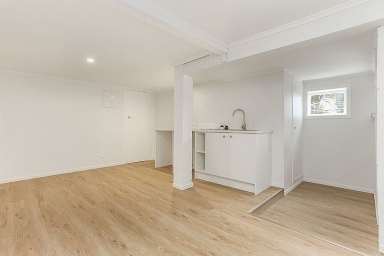 Photo of property in 5 Braebank Lane, Te Atatu South, Auckland, 0610