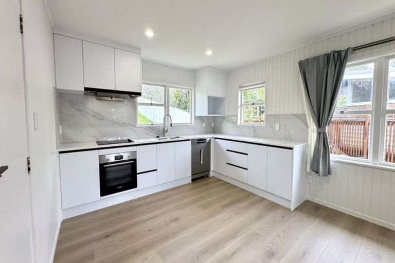 Photo of property in 4 Ayton Drive, Totara Vale, Auckland, 0629