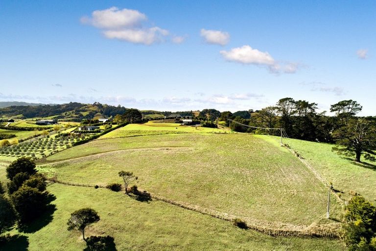 Photo of property in 17 Tamahunga Drive, Matakana, 0985