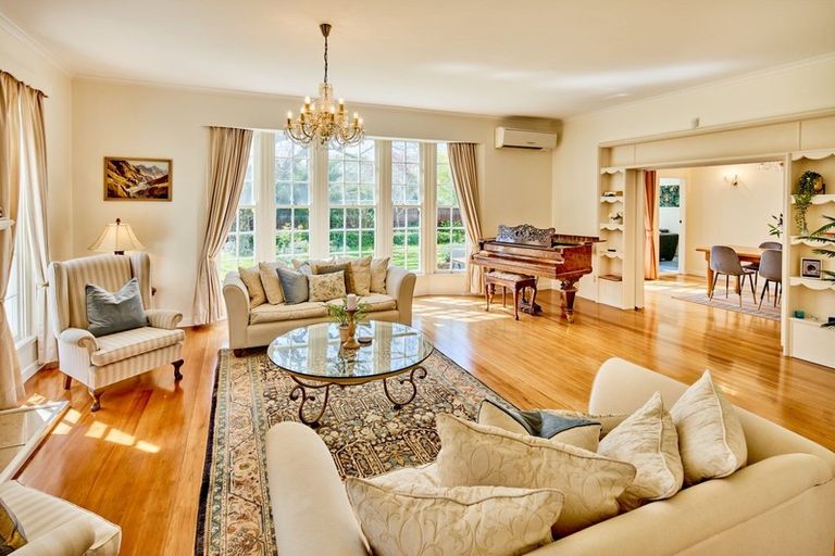 Photo of property in 2 Hautana Square, Woburn, Lower Hutt, 5010