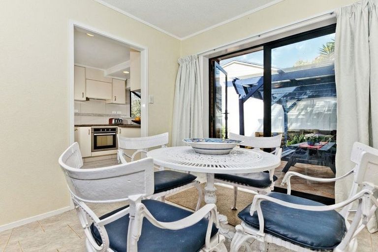 Photo of property in 1/56 Oaktree Avenue, Browns Bay, Auckland, 0630