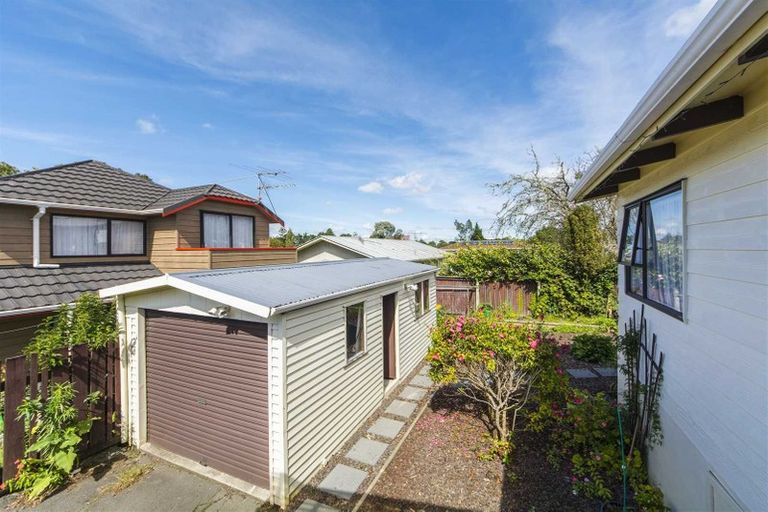 Photo of property in 2/5 Akehurst Avenue, New Lynn, Auckland, 0600