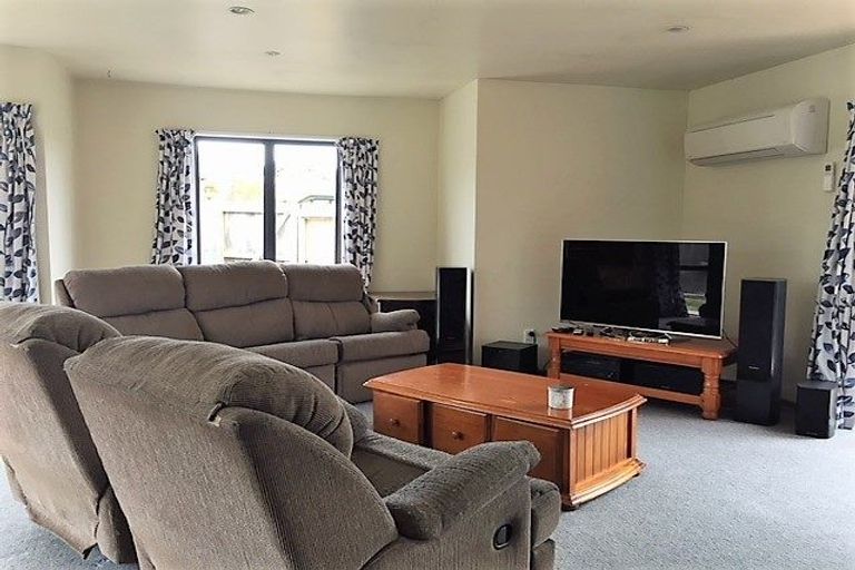 Photo of property in 2/27 Cardigan Bay Place, Addington, Christchurch, 8024