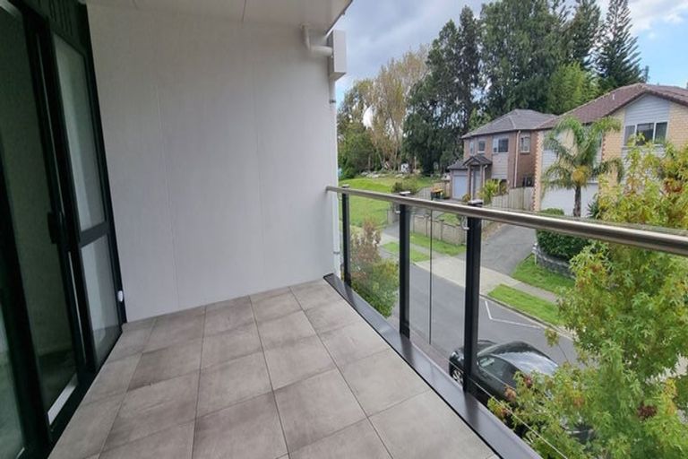 Photo of property in 10/11 Carlos Drive, Flat Bush, Auckland, 2016