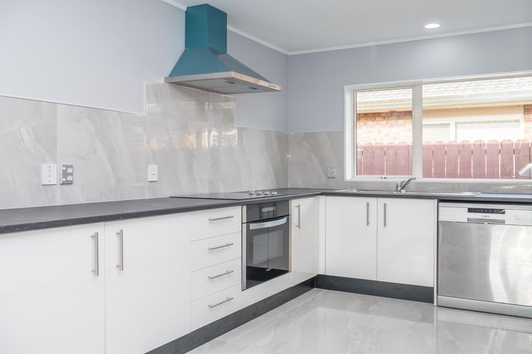 Photo of property in 100 Manuroa Road, Takanini, 2112