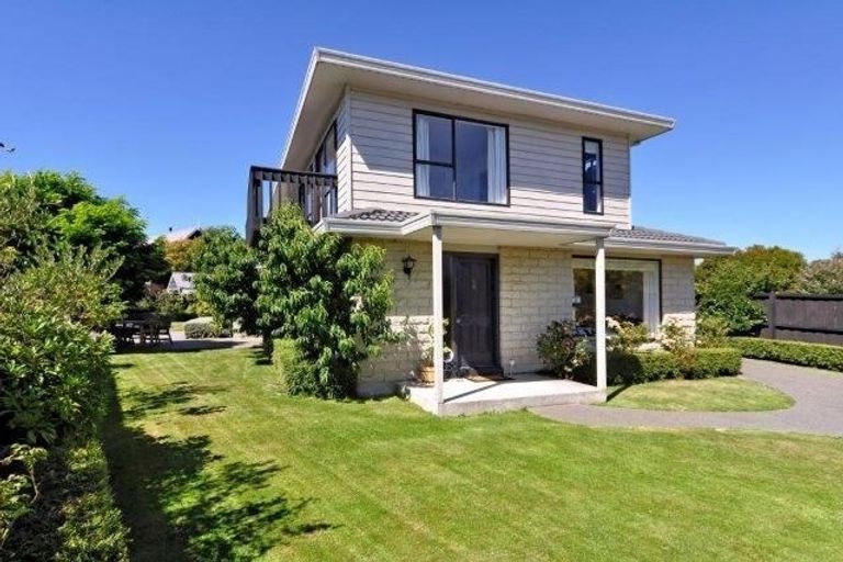 Photo of property in 9 Cam Place, Harewood, Christchurch, 8051