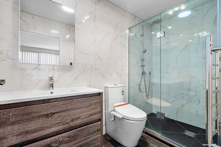 Photo of property in 24 Stephen Avenue, Henderson, Auckland, 0610