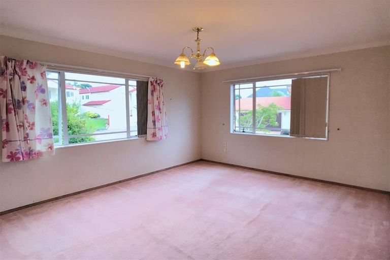 Photo of property in 19 Mansion Court, West Harbour, Auckland, 0618