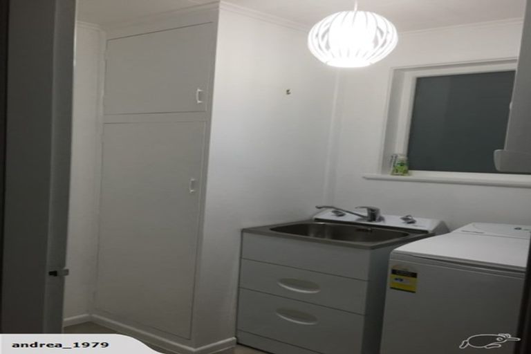 Photo of property in 14 Omega Street, Newlands, Wellington, 6037