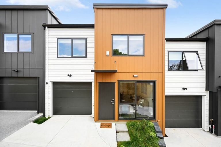 Photo of property in 12c Massine Place, Randwick Park, Auckland, 2105