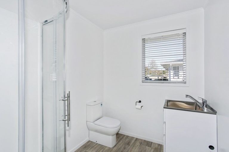 Photo of property in 30a Birdwood Road, Swanson, Auckland, 0612