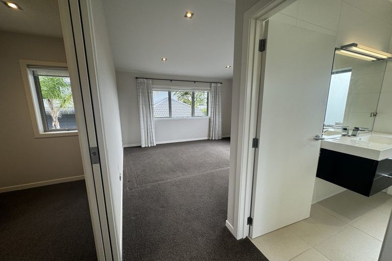 Photo of property in 2/6 Sandford Street, Campbells Bay, Auckland, 0630