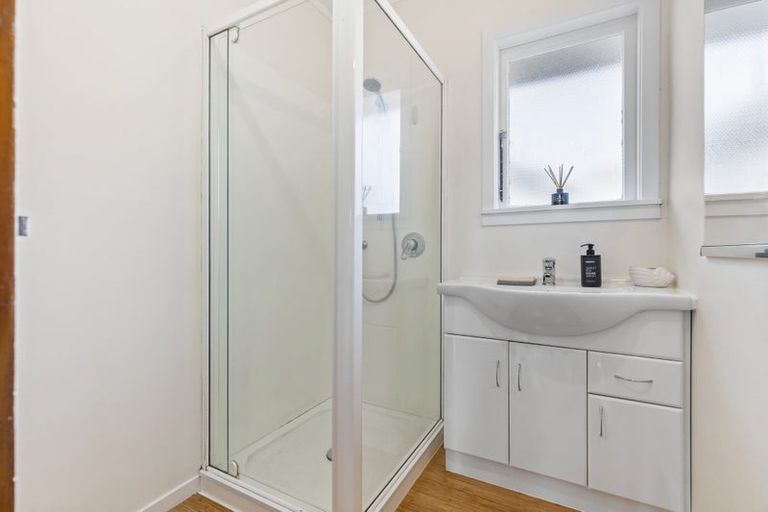 Photo of property in 40 Vodanovich Road, Te Atatu South, Auckland, 0610