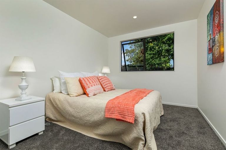 Photo of property in 17 Korokio Lane, Henderson, Auckland, 0612