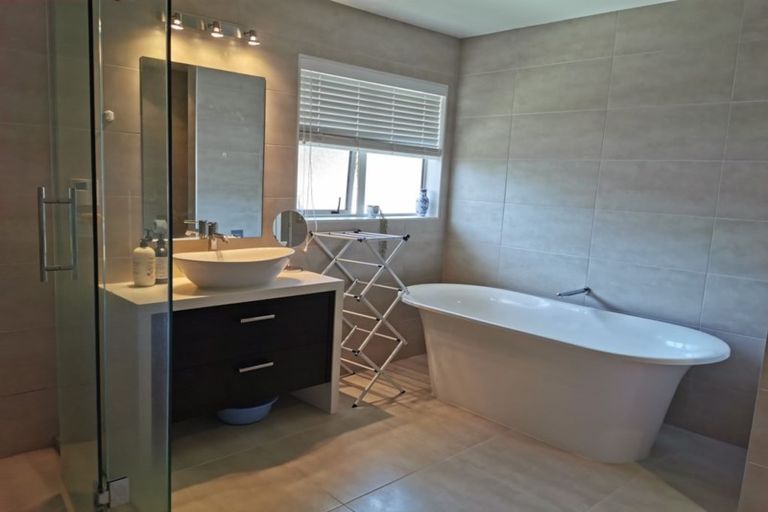 Photo of property in 46 Hattaway Avenue, Bucklands Beach, Auckland, 2012