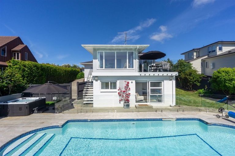 Photo of property in 14 Tarahanga Street, Northcote, Auckland, 0627