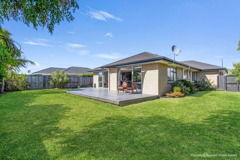 Photo of property in 11 Kaurinui Crescent, One Tree Point, 0118